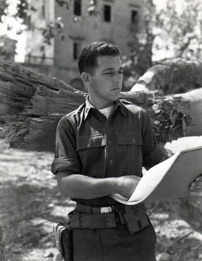 Captain Ed Reep sketching in Italy, World War II, 1944